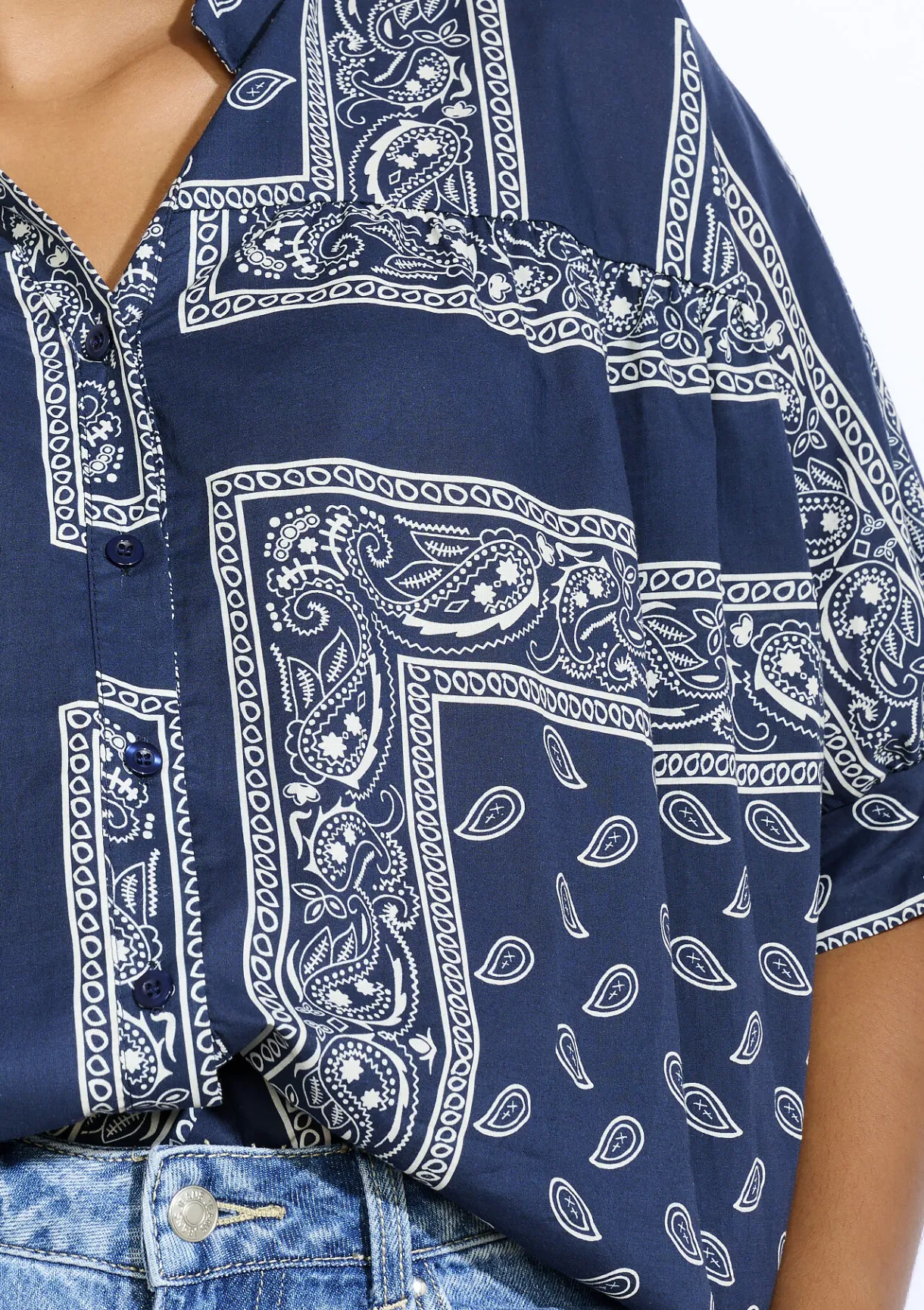 LolaLiza Oversized blouse met bandanaprint- Blouses En Hemden