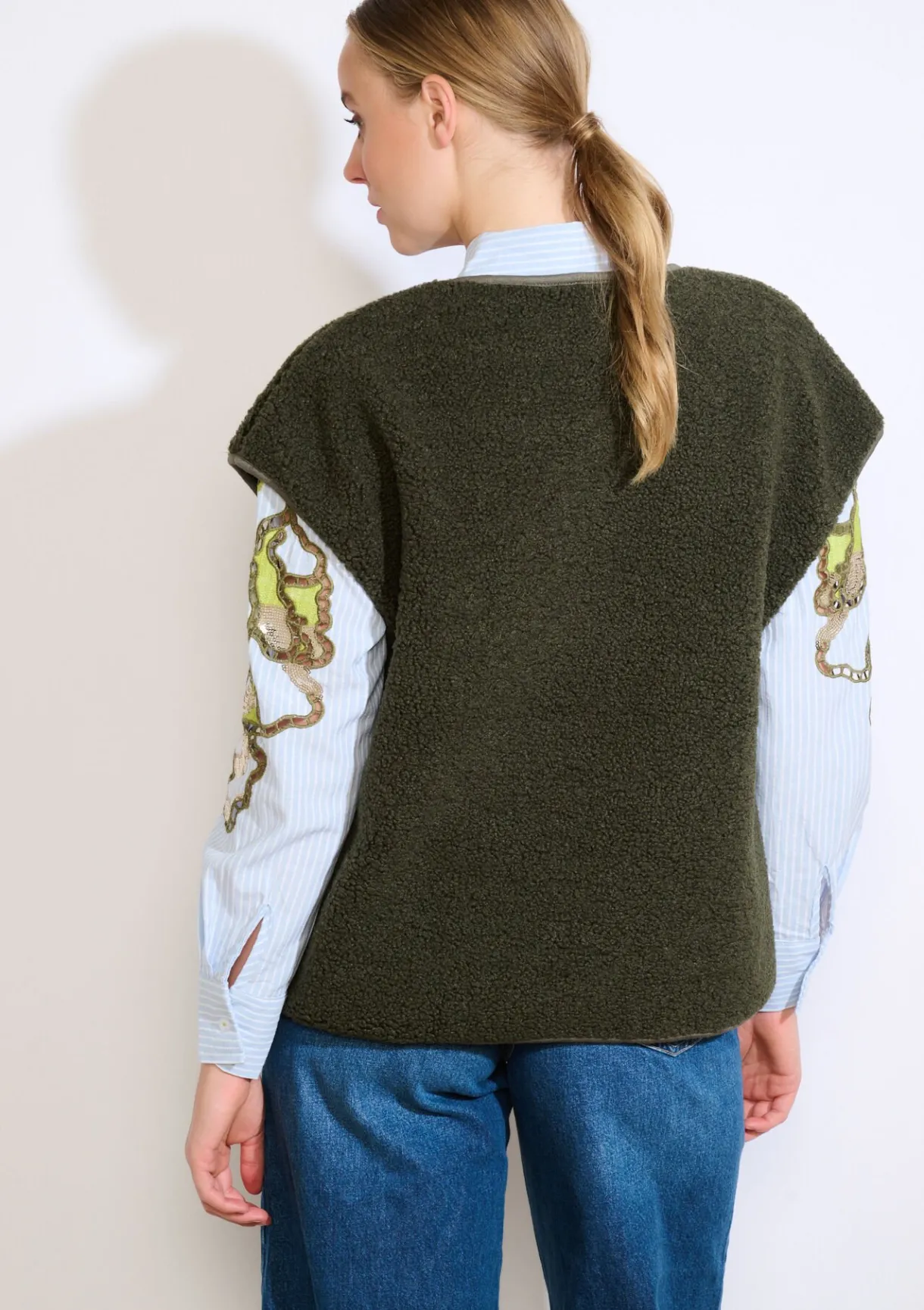 LolaLiza Zachte mouwloze bodywarmer- Vesten En Blazers